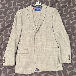 Egara Light Gray 3-Piece Suit